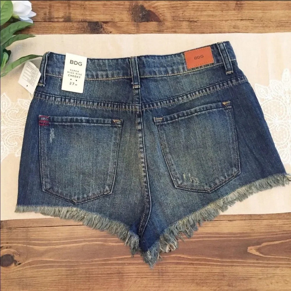 Urban Outfitters BDG High Rise Cheeky Shorts NWT - Picture 3 of 8